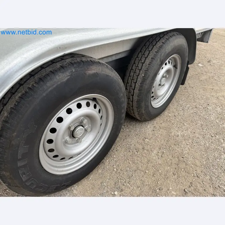 Passenger car tandem trailer Hapert SAPPHIRE TA/C39B/302 and passenger car plateau tandem trailer Eduard P4-7