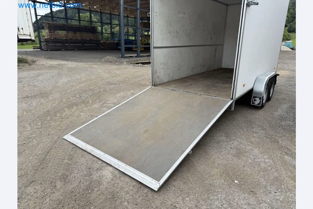 Passenger car tandem trailer Hapert SAPPHIRE TA/C39B/302 and passenger car plateau tandem trailer Eduard P4-9