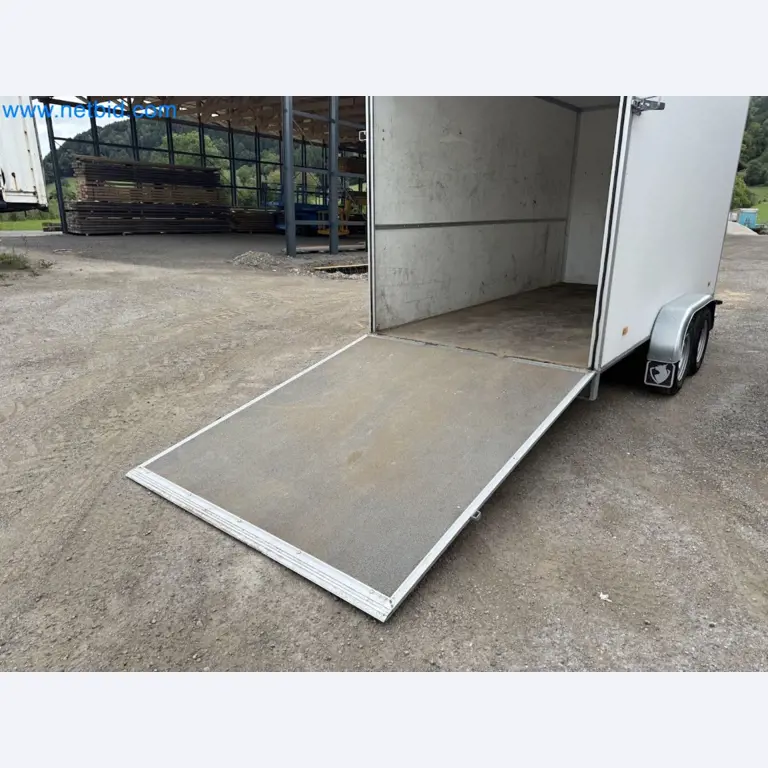 Passenger car tandem trailer Hapert SAPPHIRE TA/C39B/302 and passenger car plateau tandem trailer Eduard P4-9