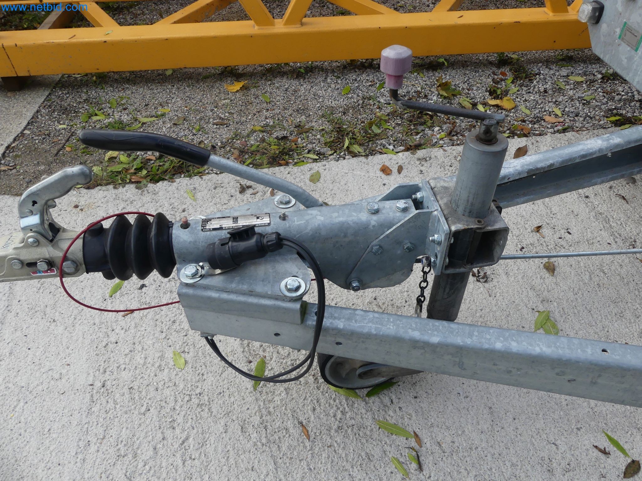 PKW Tandemanhänger Hapert SAPPHIRE TA/C39B/302 und PKW Plateau-Tandemanhänger Eduard P4-10