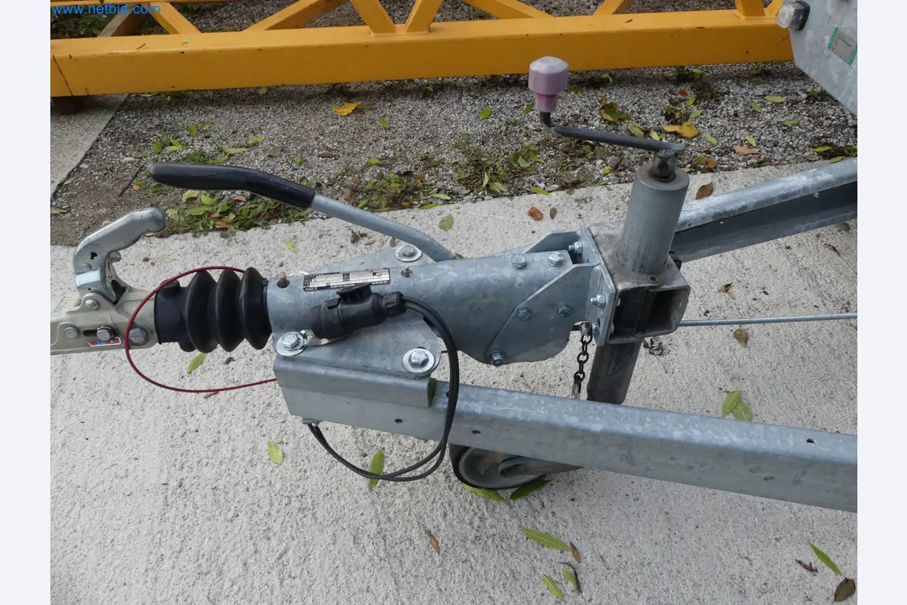 Passenger car tandem trailer Hapert SAPPHIRE TA/C39B/302 and passenger car plateau tandem trailer Eduard P4-10