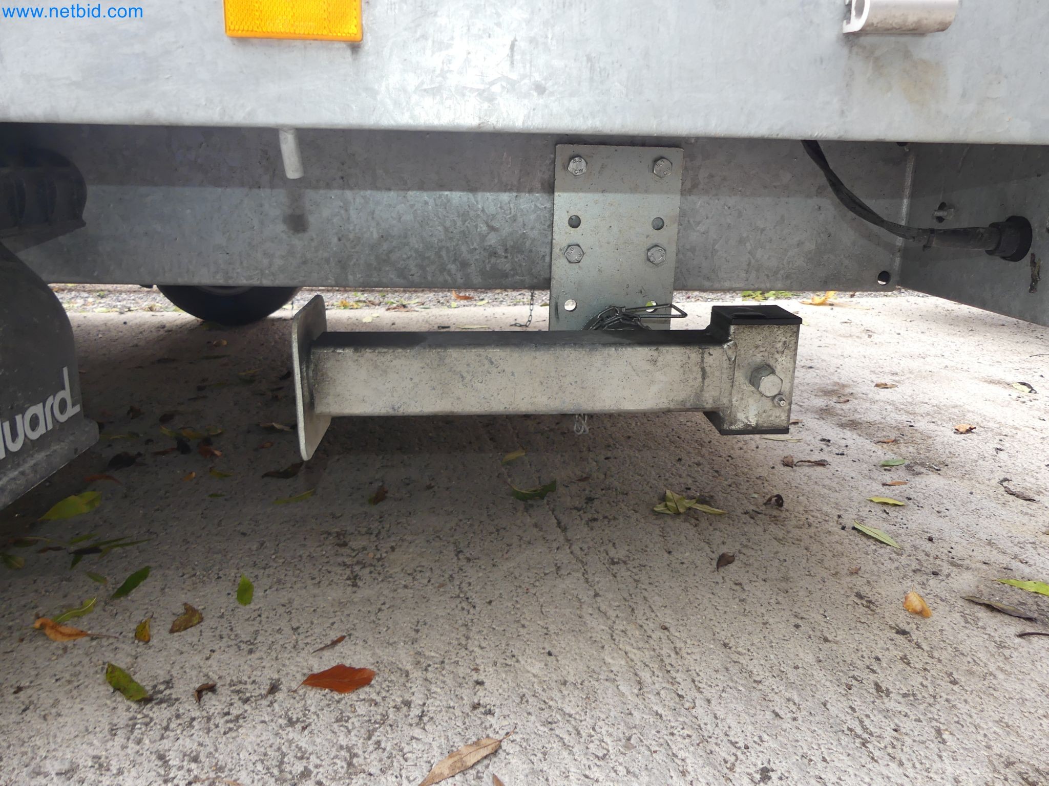 PKW Tandemanhänger Hapert SAPPHIRE TA/C39B/302 und PKW Plateau-Tandemanhänger Eduard P4-13