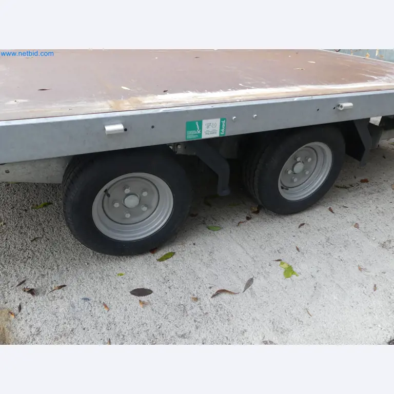 Passenger car tandem trailer Hapert SAPPHIRE TA/C39B/302 and passenger car plateau tandem trailer Eduard P4-16