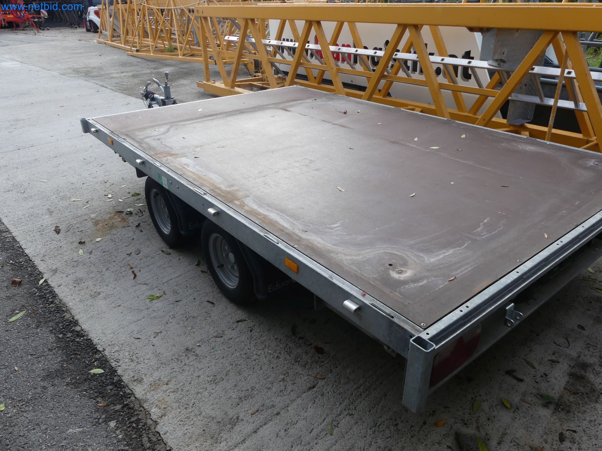 PKW Tandemanhänger Hapert SAPPHIRE TA/C39B/302 und PKW Plateau-Tandemanhänger Eduard P4-17