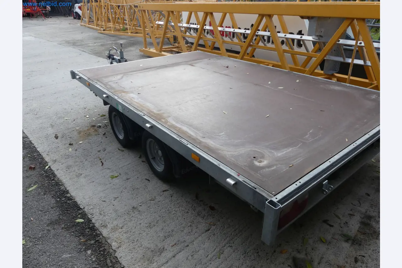 Passenger car tandem trailer Hapert SAPPHIRE TA/C39B/302 and passenger car plateau tandem trailer Eduard P4-17