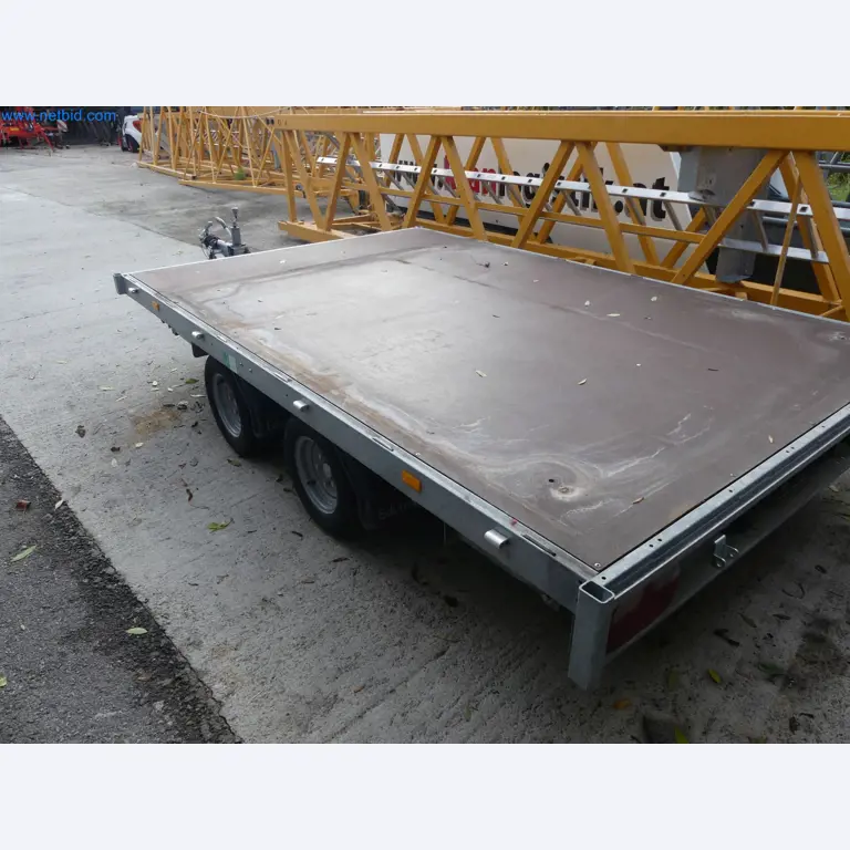 Passenger car tandem trailer Hapert SAPPHIRE TA/C39B/302 and passenger car plateau tandem trailer Eduard P4-17