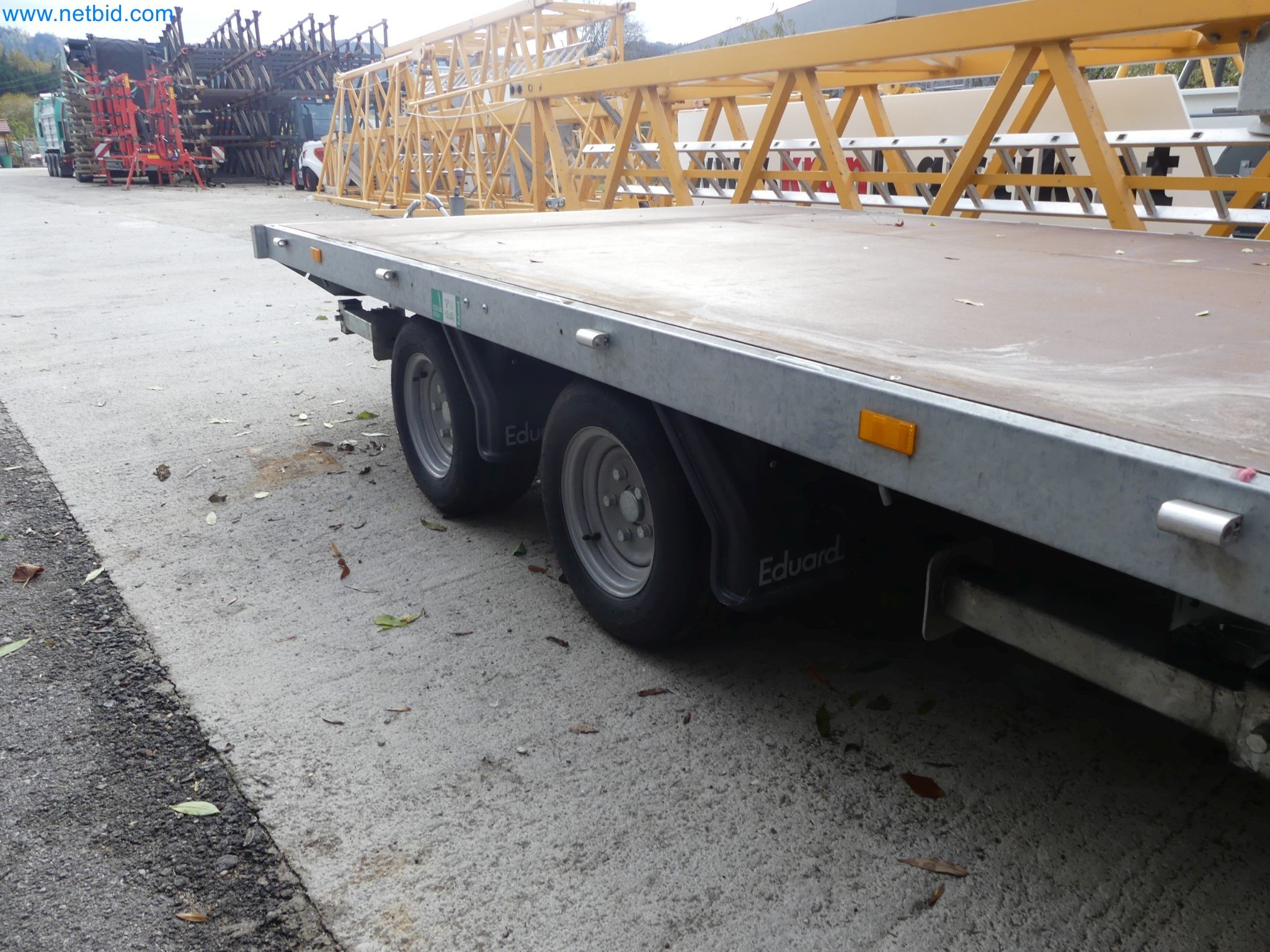 PKW Tandemanhänger Hapert SAPPHIRE TA/C39B/302 und PKW Plateau-Tandemanhänger Eduard P4-18