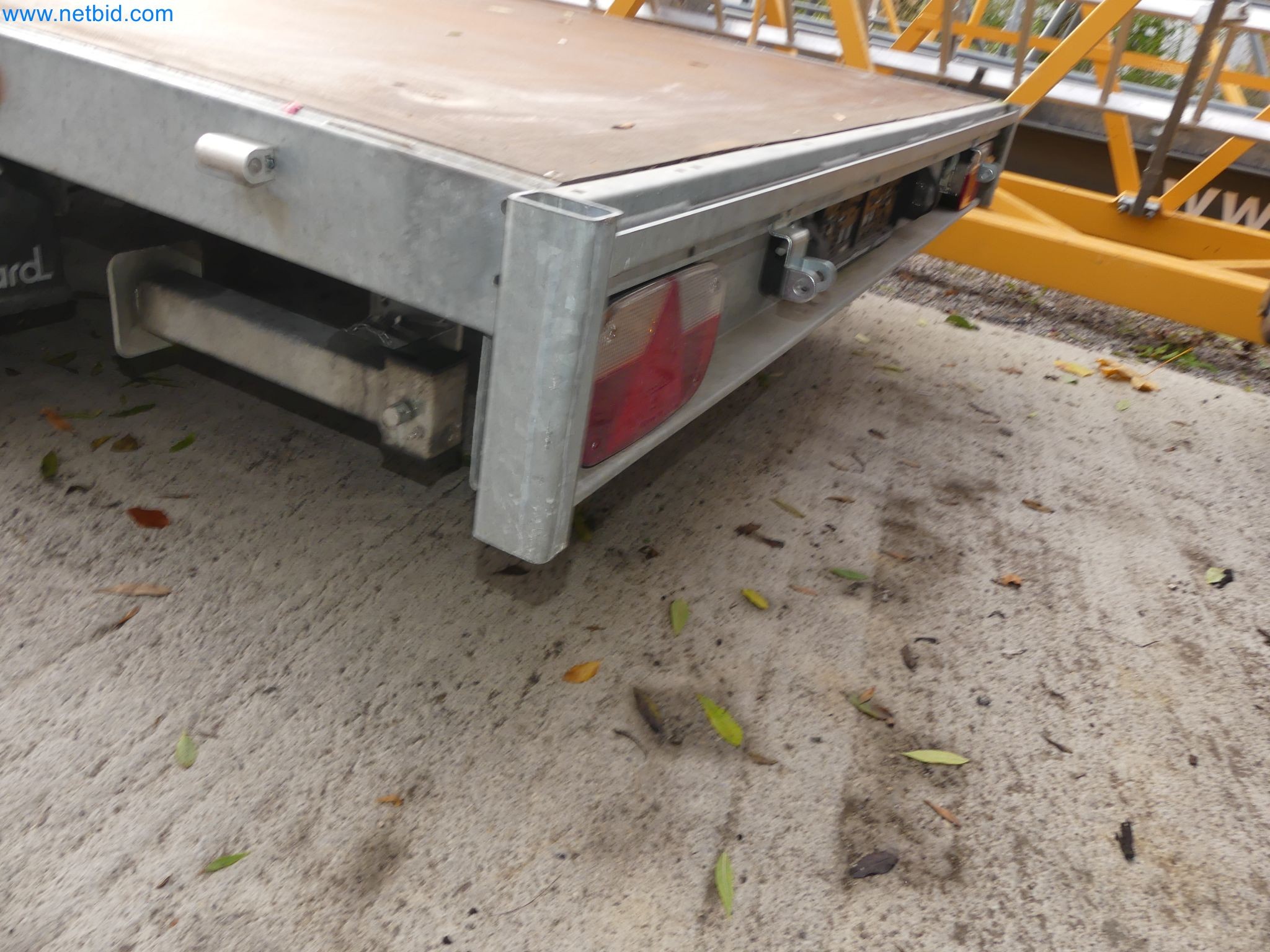 PKW Tandemanhänger Hapert SAPPHIRE TA/C39B/302 und PKW Plateau-Tandemanhänger Eduard P4-19