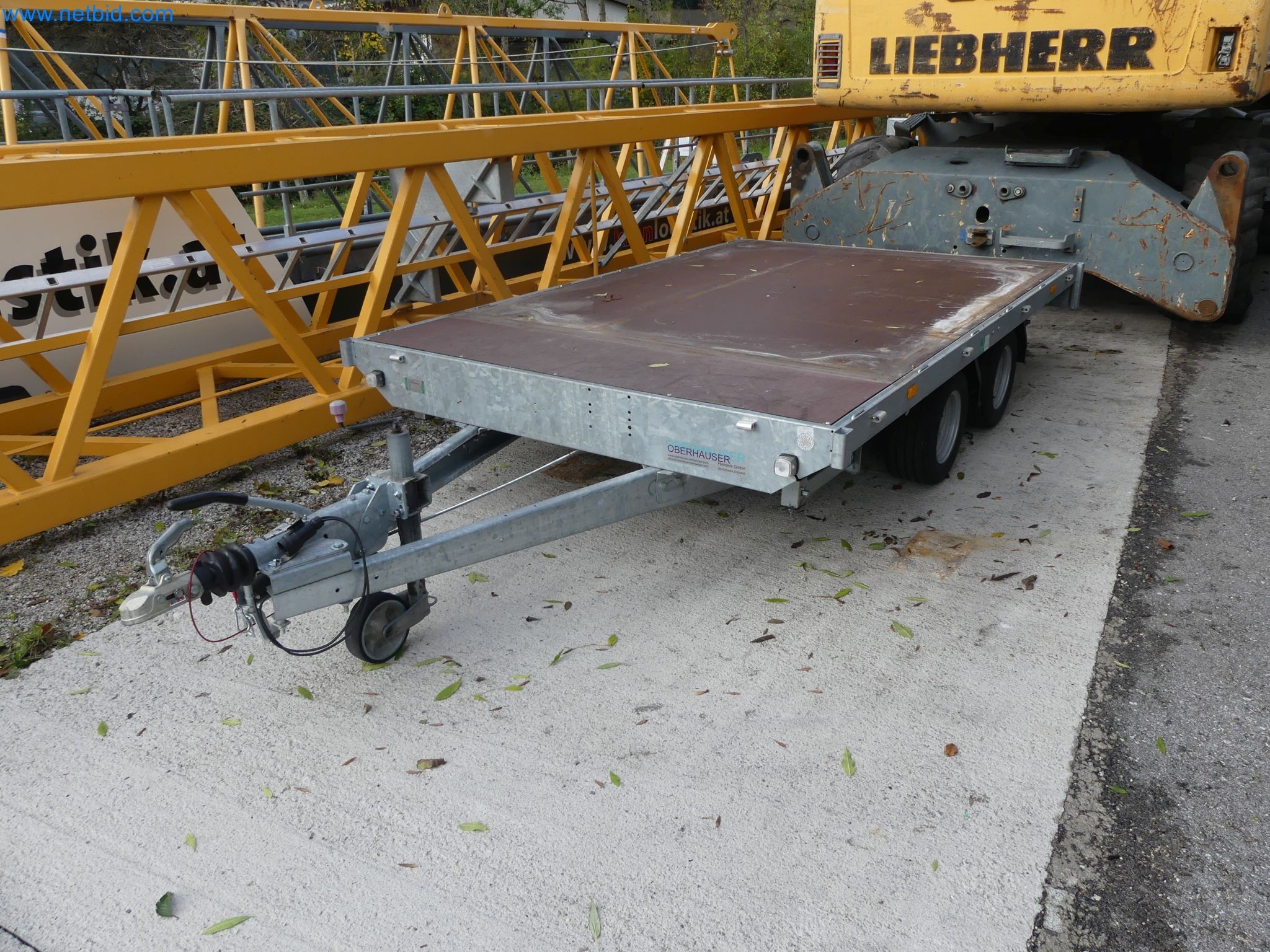 PKW Tandemanhänger Hapert SAPPHIRE TA/C39B/302 und PKW Plateau-Tandemanhänger Eduard P4-1