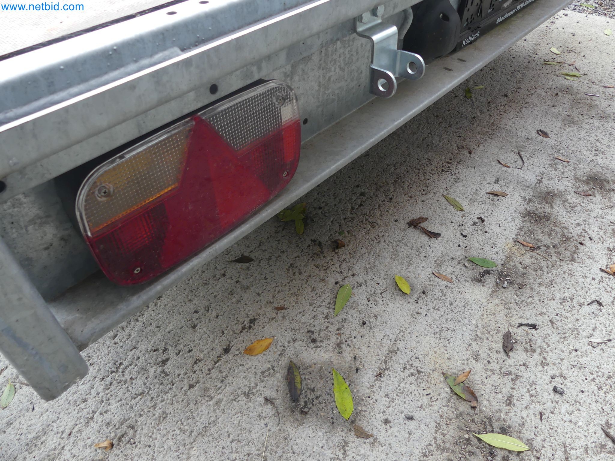 PKW Tandemanhänger Hapert SAPPHIRE TA/C39B/302 und PKW Plateau-Tandemanhänger Eduard P4-20