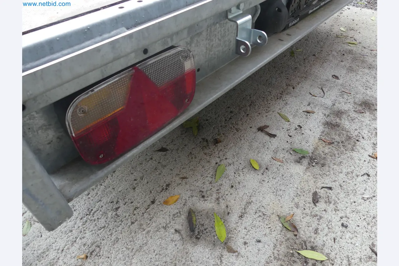 Passenger car tandem trailer Hapert SAPPHIRE TA/C39B/302 and passenger car plateau tandem trailer Eduard P4-20