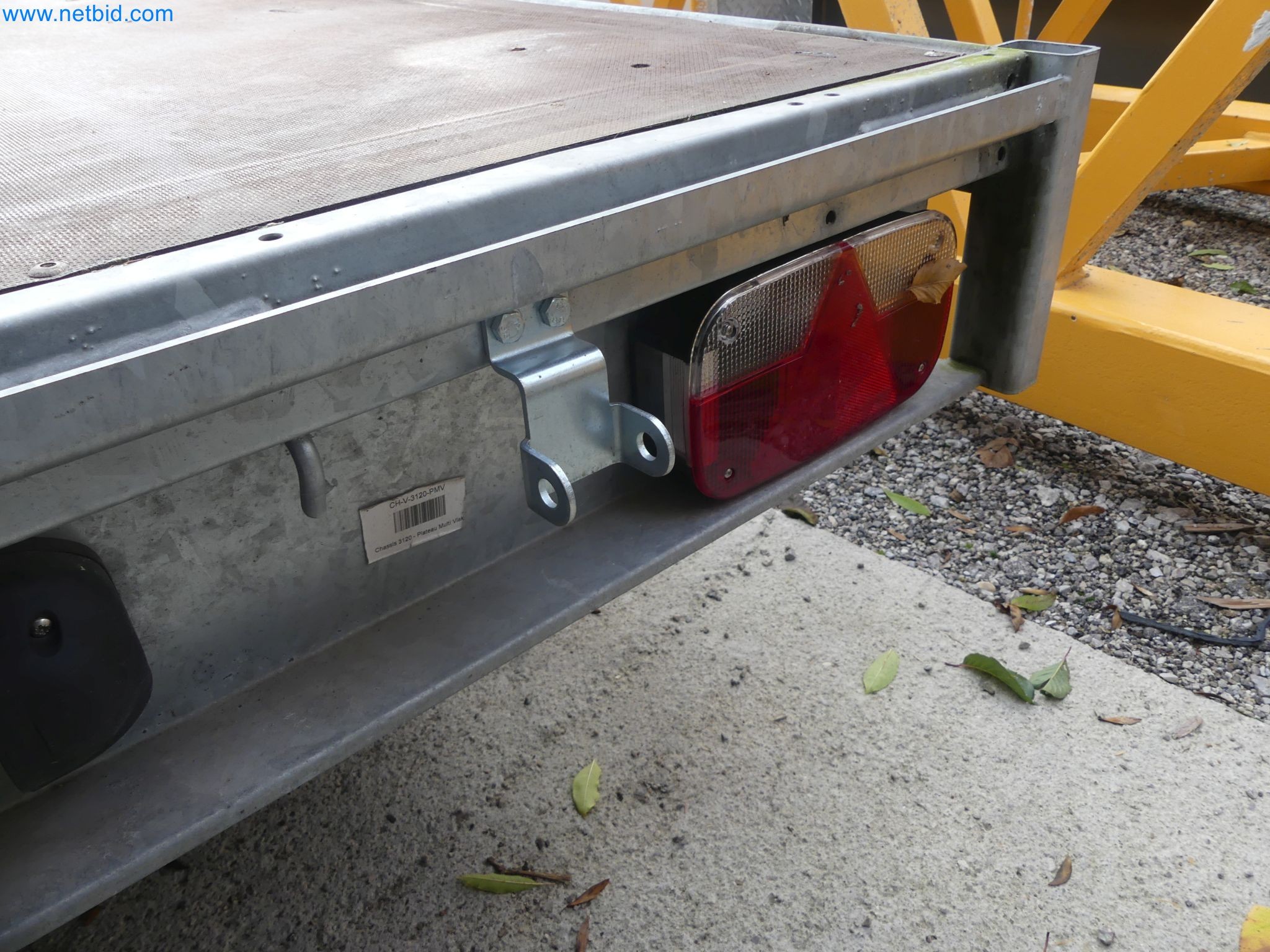 PKW Tandemanhänger Hapert SAPPHIRE TA/C39B/302 und PKW Plateau-Tandemanhänger Eduard P4-2