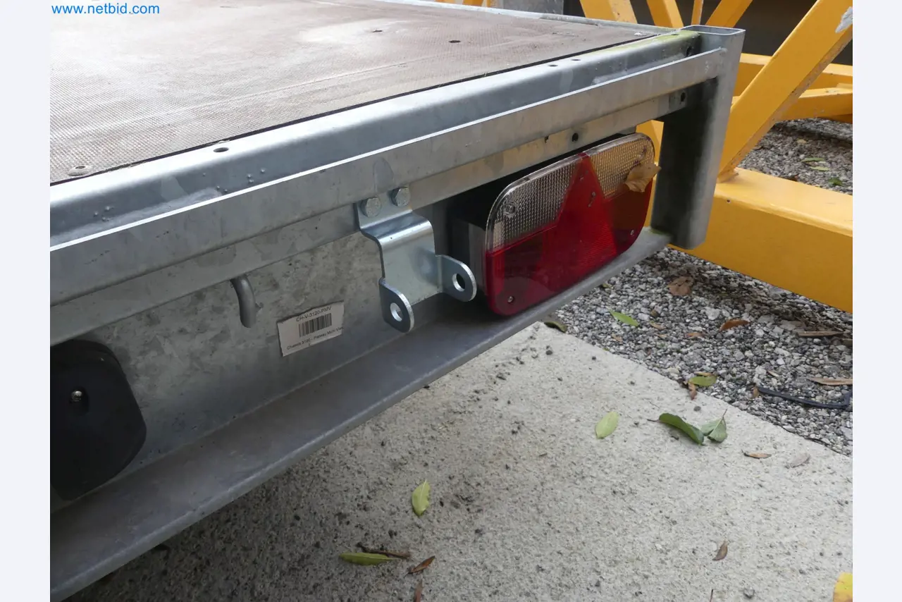 Passenger car tandem trailer Hapert SAPPHIRE TA/C39B/302 and passenger car plateau tandem trailer Eduard P4-2