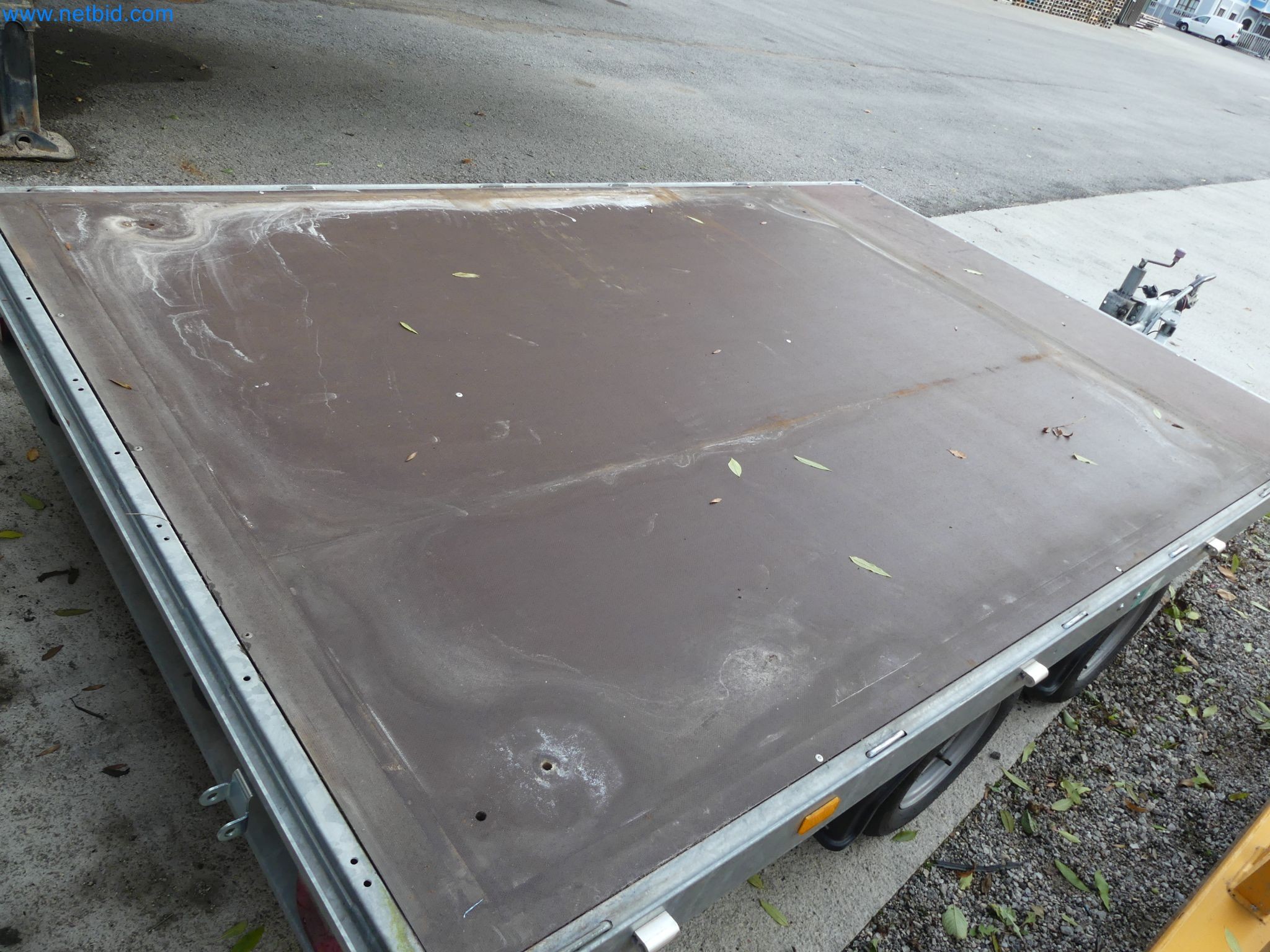 PKW Tandemanhänger Hapert SAPPHIRE TA/C39B/302 und PKW Plateau-Tandemanhänger Eduard P4-3