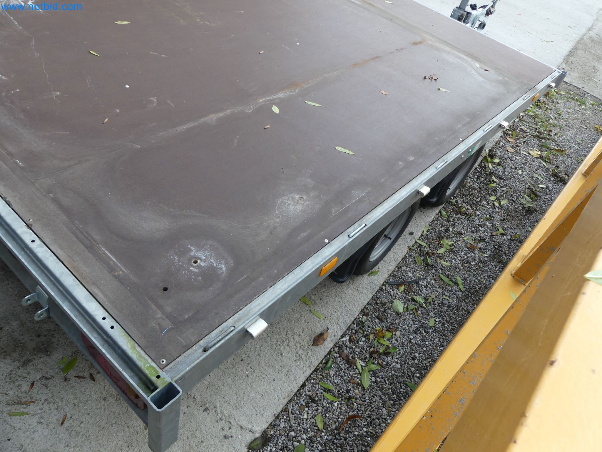 PKW Tandemanhänger Hapert SAPPHIRE TA/C39B/302 und PKW Plateau-Tandemanhänger Eduard P4-4