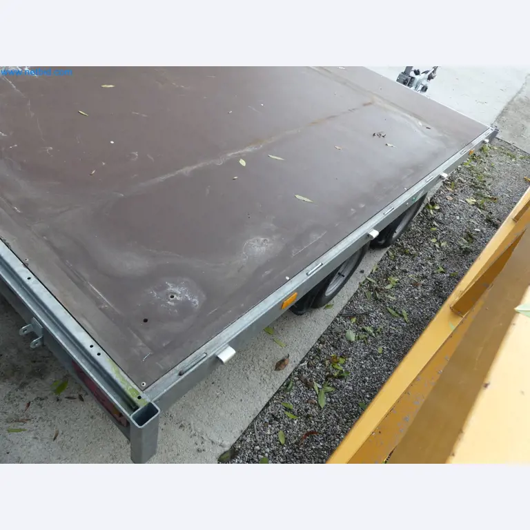 Passenger car tandem trailer Hapert SAPPHIRE TA/C39B/302 and passenger car plateau tandem trailer Eduard P4-4