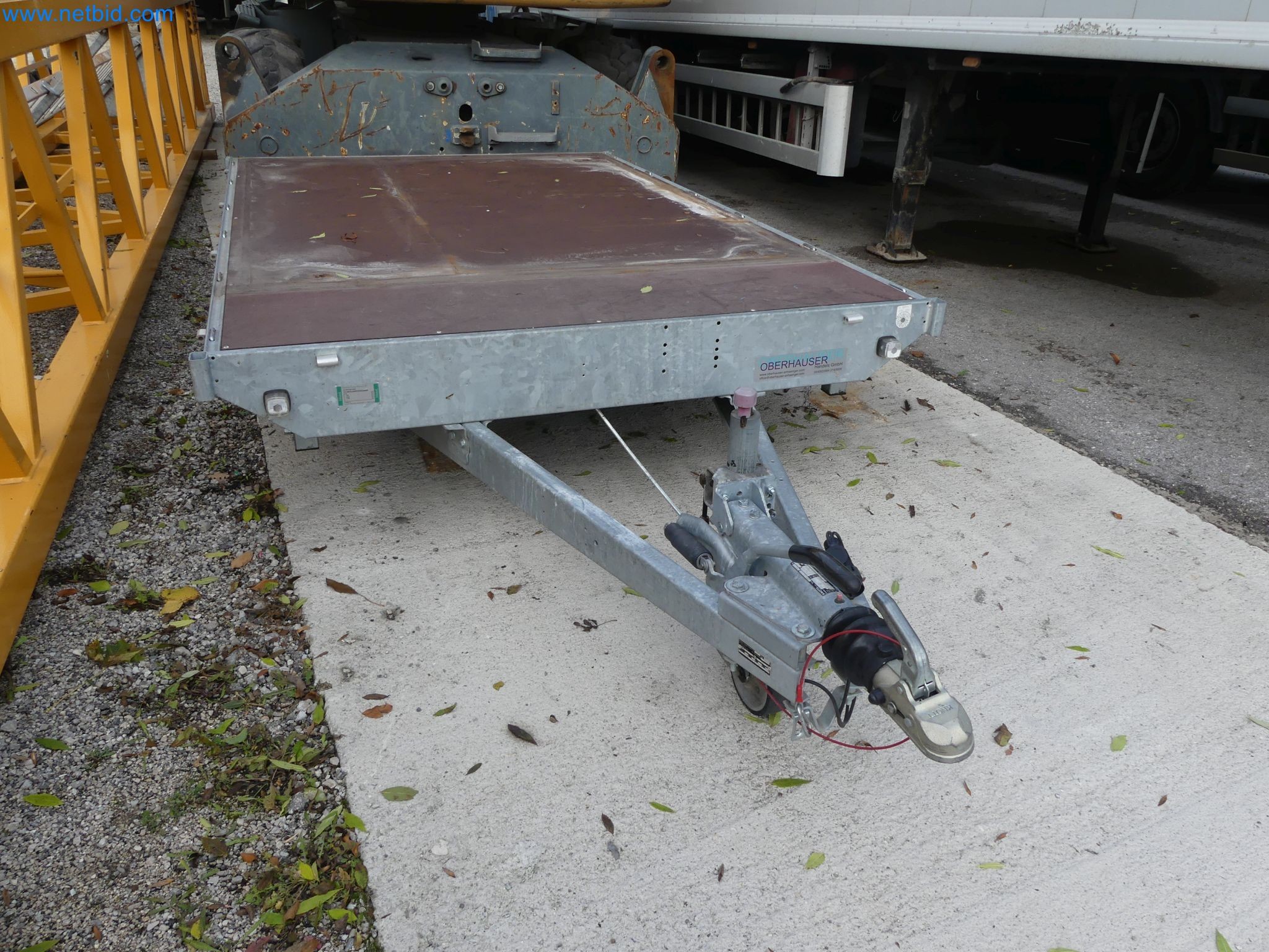 PKW Tandemanhänger Hapert SAPPHIRE TA/C39B/302 und PKW Plateau-Tandemanhänger Eduard P4-5