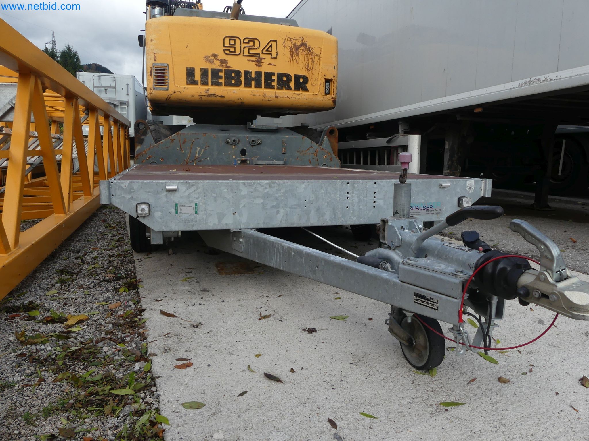 PKW Tandemanhänger Hapert SAPPHIRE TA/C39B/302 und PKW Plateau-Tandemanhänger Eduard P4-6