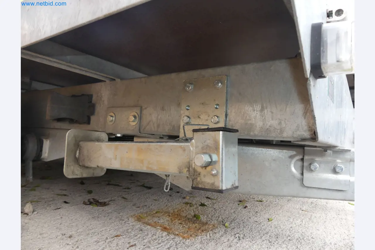 Passenger car tandem trailer Hapert SAPPHIRE TA/C39B/302 and passenger car plateau tandem trailer Eduard P4-7