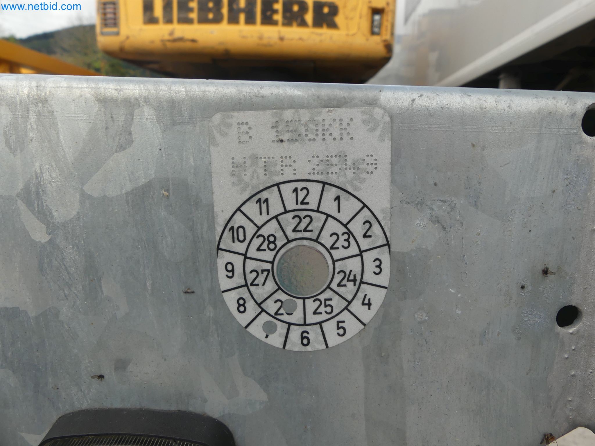 PKW Tandemanhänger Hapert SAPPHIRE TA/C39B/302 und PKW Plateau-Tandemanhänger Eduard P4-9