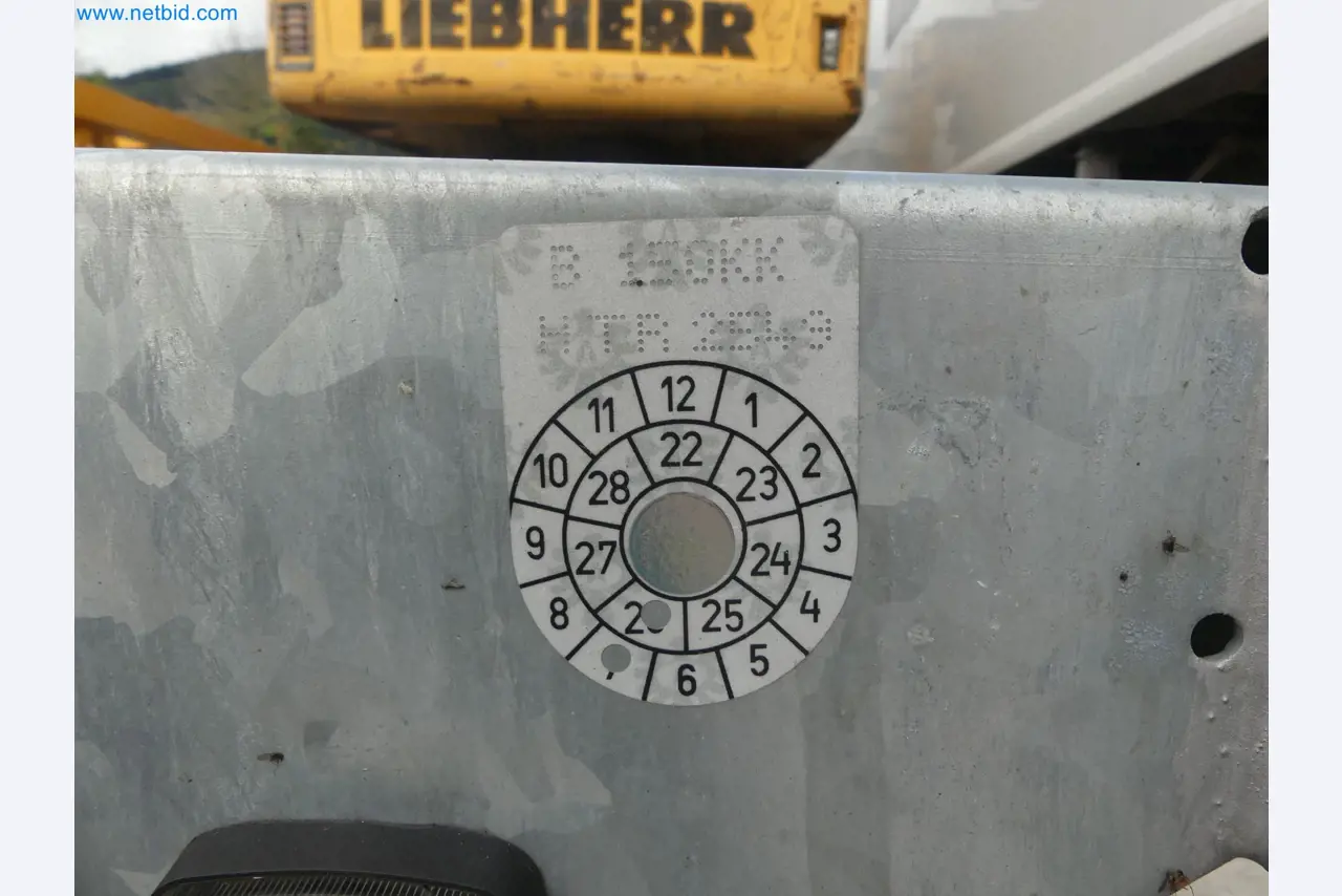 Passenger car tandem trailer Hapert SAPPHIRE TA/C39B/302 and passenger car plateau tandem trailer Eduard P4-9