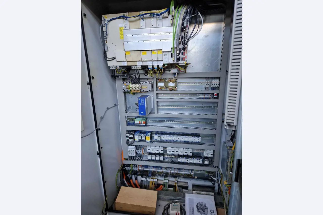 Centre d'usinage vertical 3 axes-12
