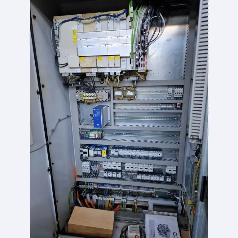 Centre d'usinage vertical 3 axes-12