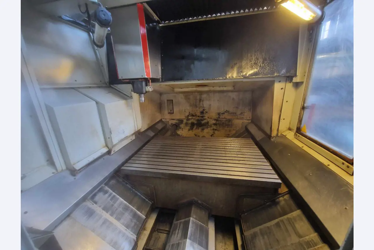 Centre d'usinage vertical 3 axes-4