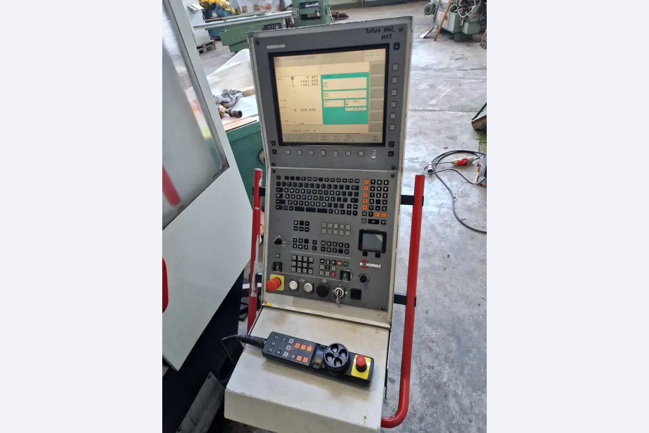 Centre d'usinage vertical 3 axes-5