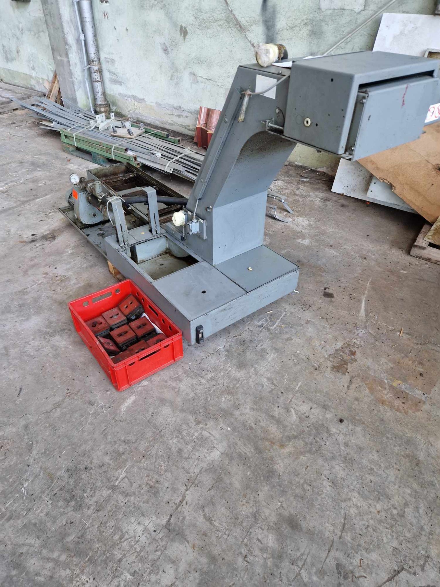 3-axis vertical machining center-8