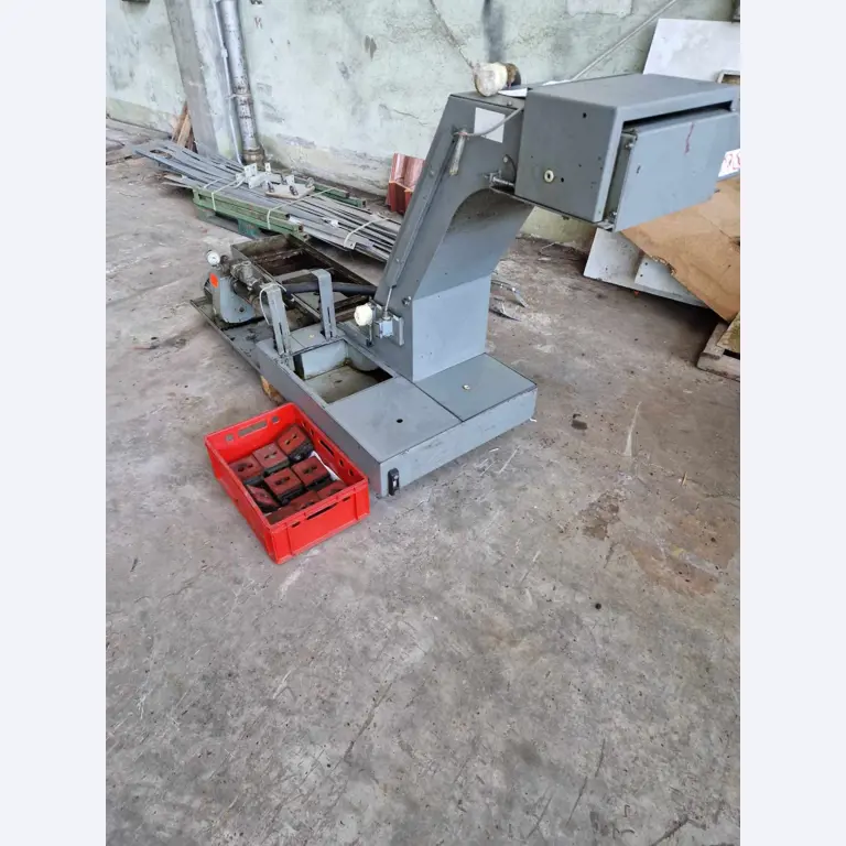 Centre d'usinage vertical 3 axes-8