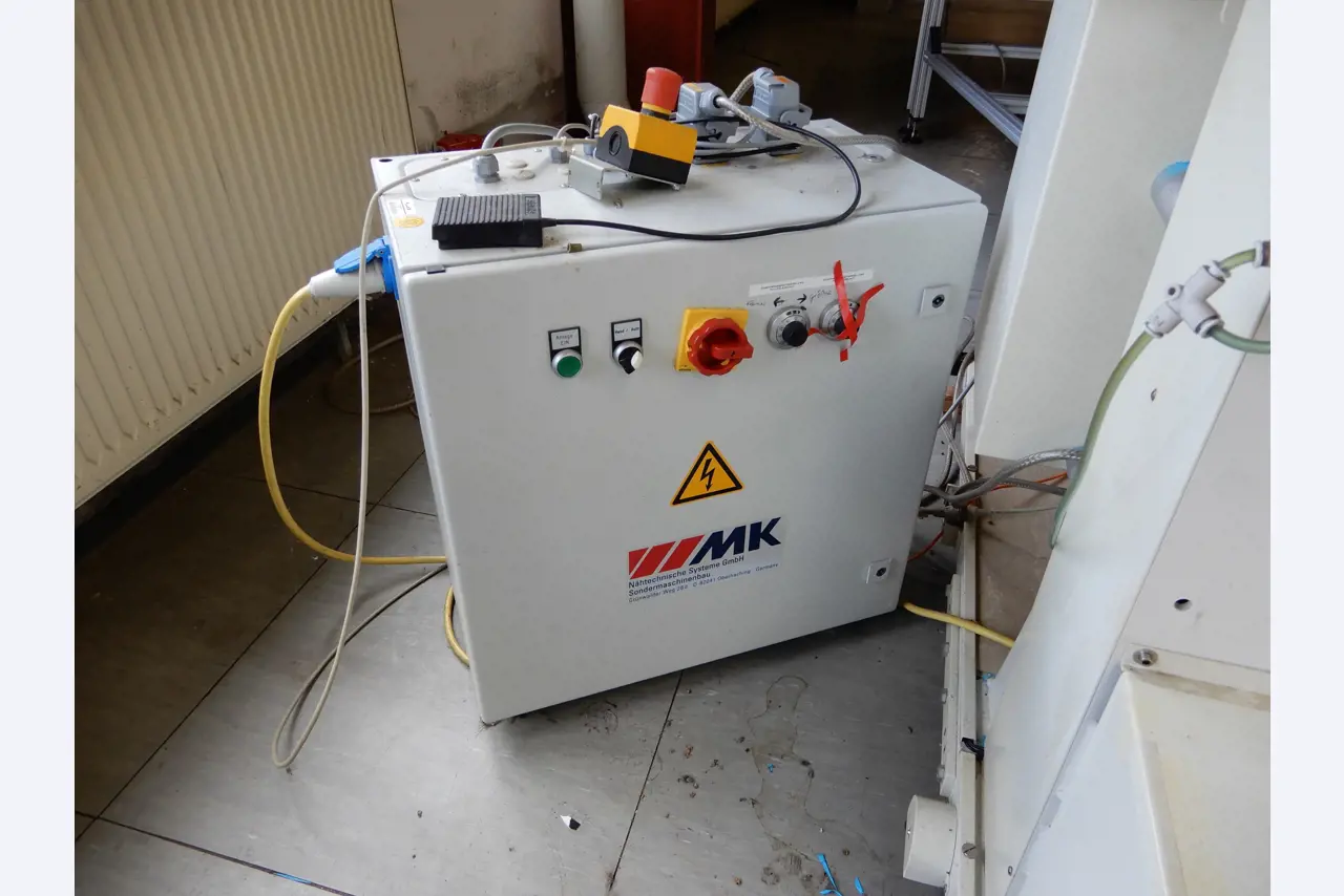 Máquinas para el tratamiento de textiles y lonas-11