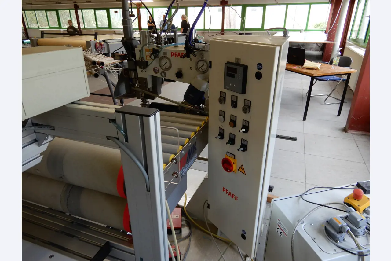 Máquinas para el tratamiento de textiles y lonas-14