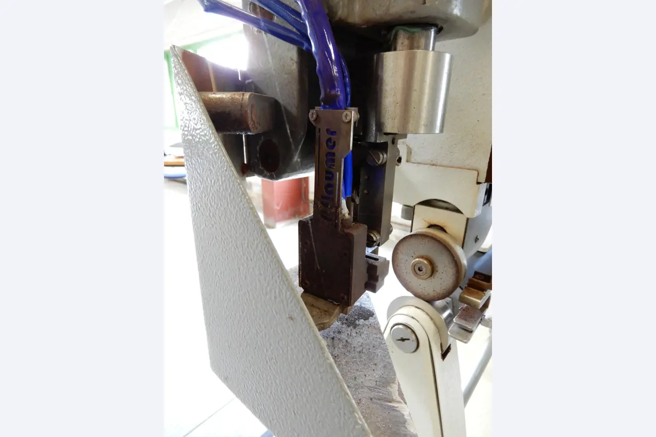 Máquinas para el tratamiento de textiles y lonas-15