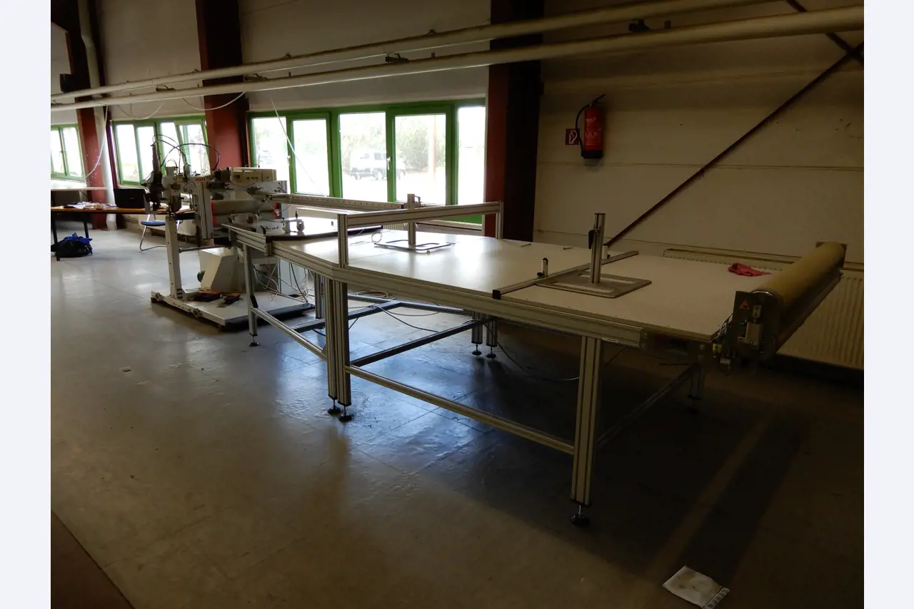 Máquinas para el tratamiento de textiles y lonas-1