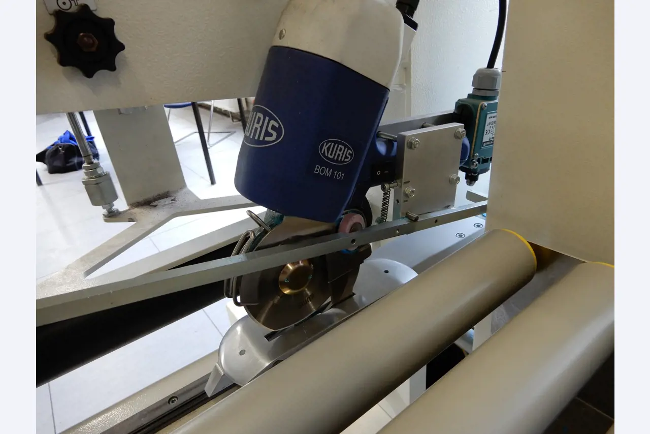 Máquinas para el tratamiento de textiles y lonas-8