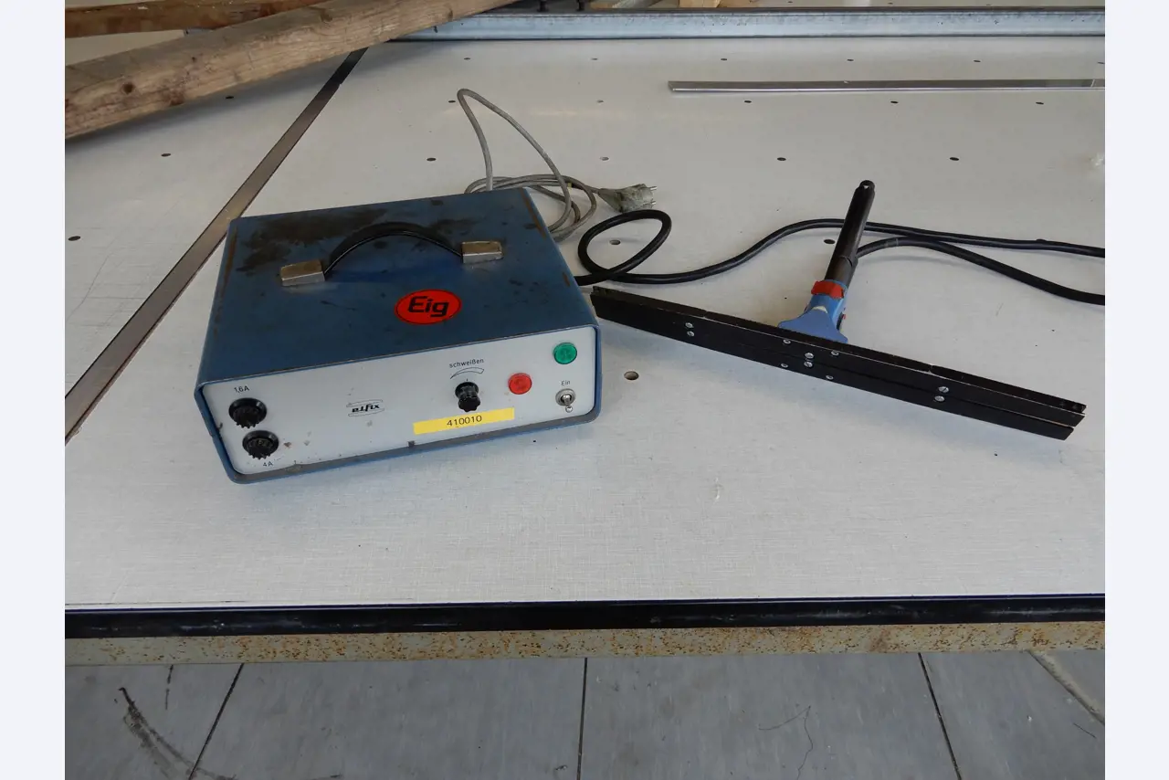 Máquinas para el tratamiento de textiles y lonas-1