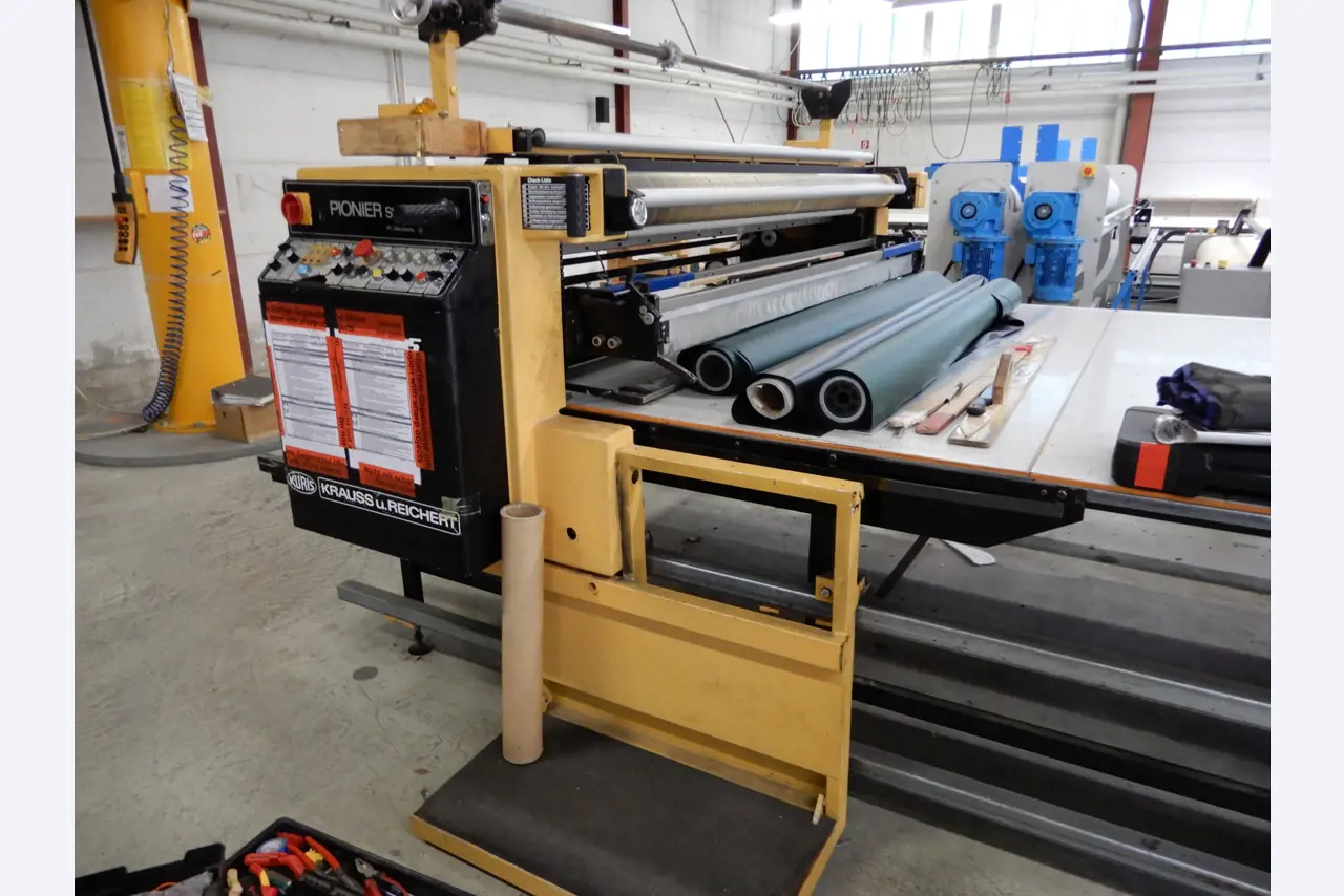 Máquinas para el tratamiento de textiles y lonas-11