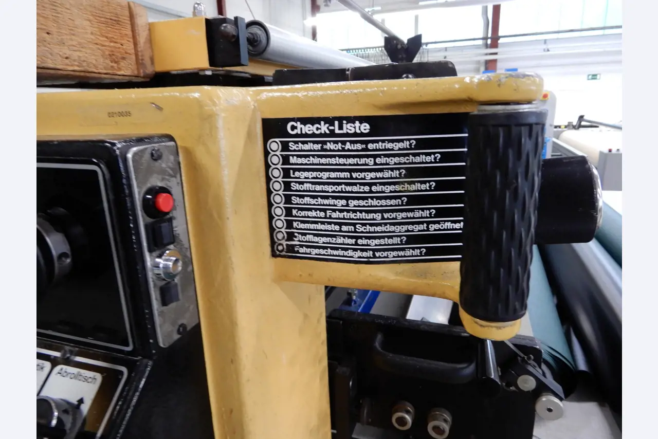 Máquinas para el tratamiento de textiles y lonas-13