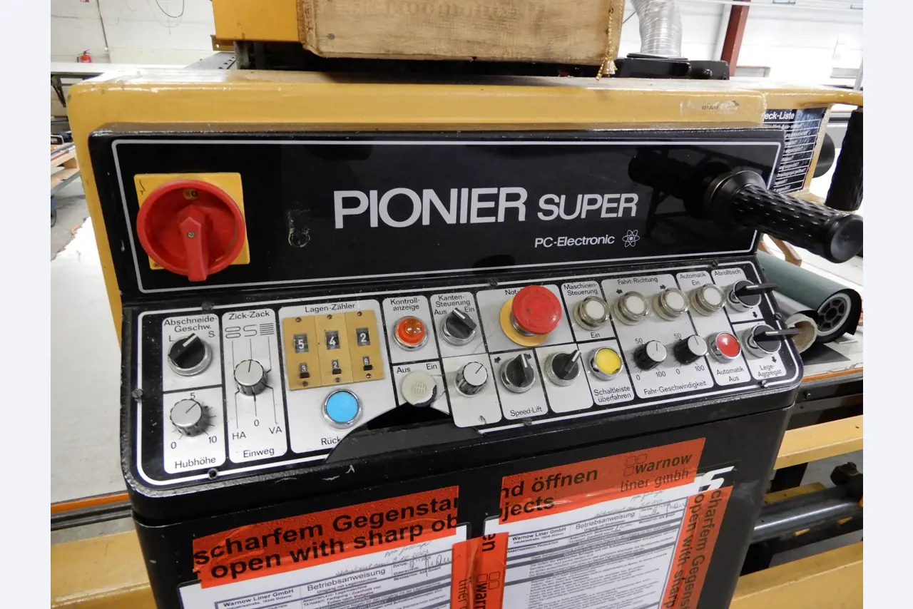 Máquinas para el tratamiento de textiles y lonas-14