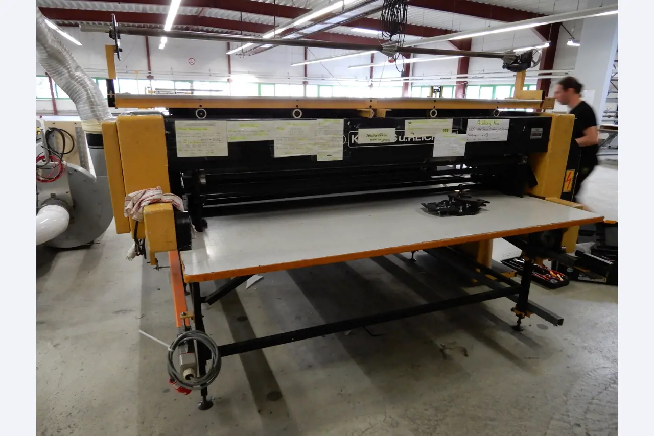 Máquinas para el tratamiento de textiles y lonas-16