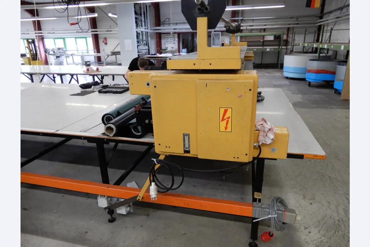 Máquinas para el tratamiento de textiles y lonas-18