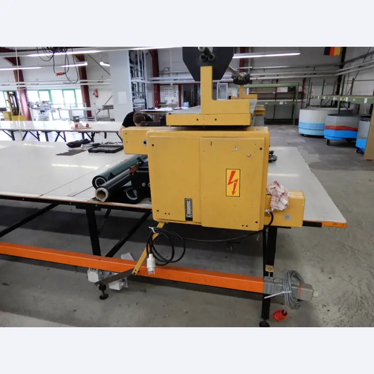 Máquinas para el tratamiento de textiles y lonas-18