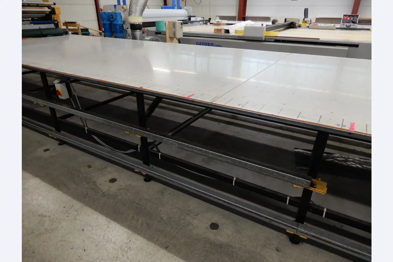 Máquinas para el tratamiento de textiles y lonas-9