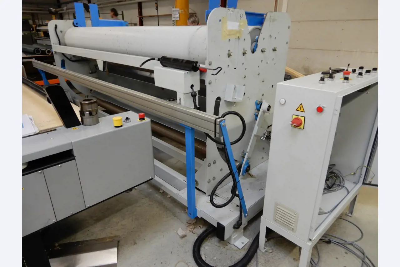 Máquinas para el tratamiento de textiles y lonas-10