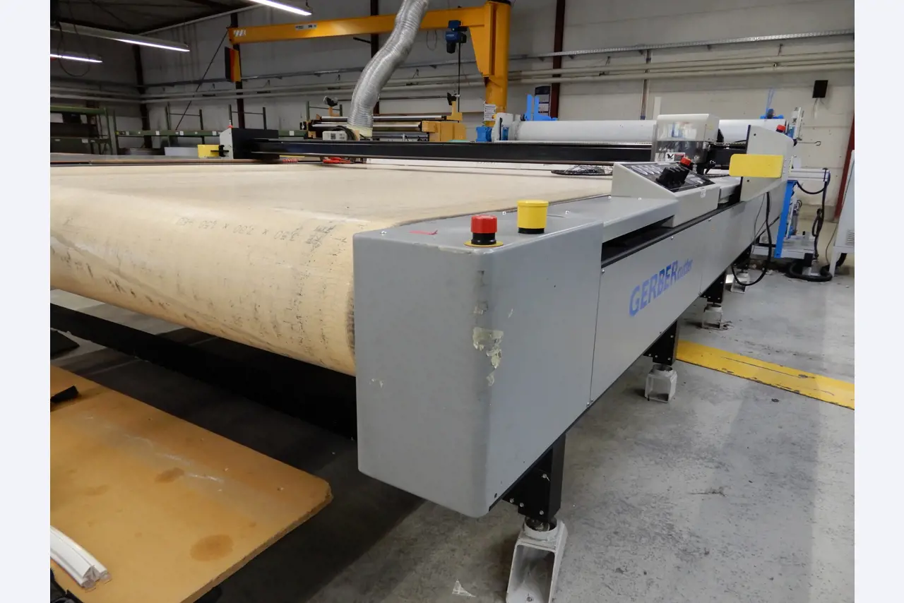 Máquinas para el tratamiento de textiles y lonas-17