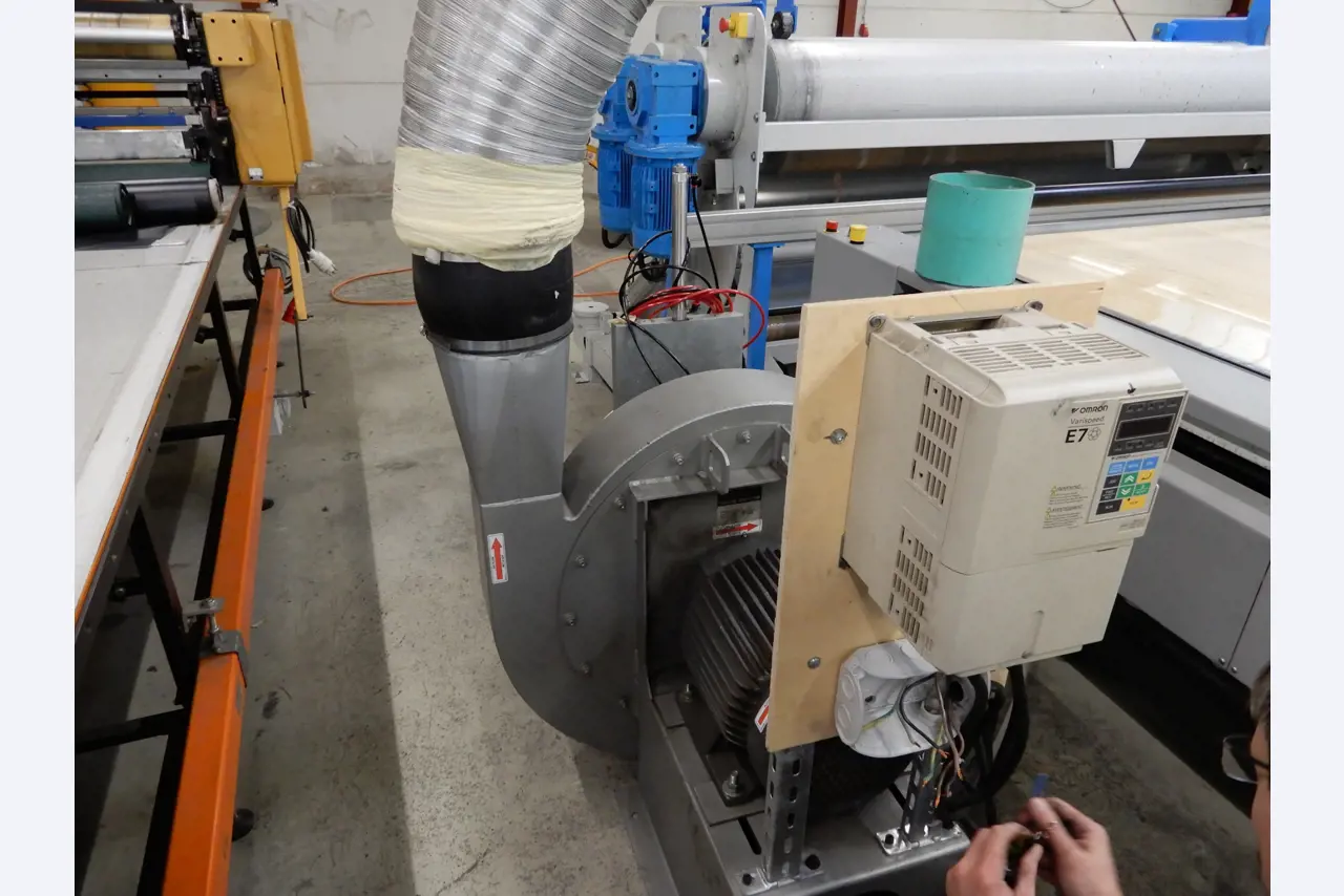 Máquinas para el tratamiento de textiles y lonas-3