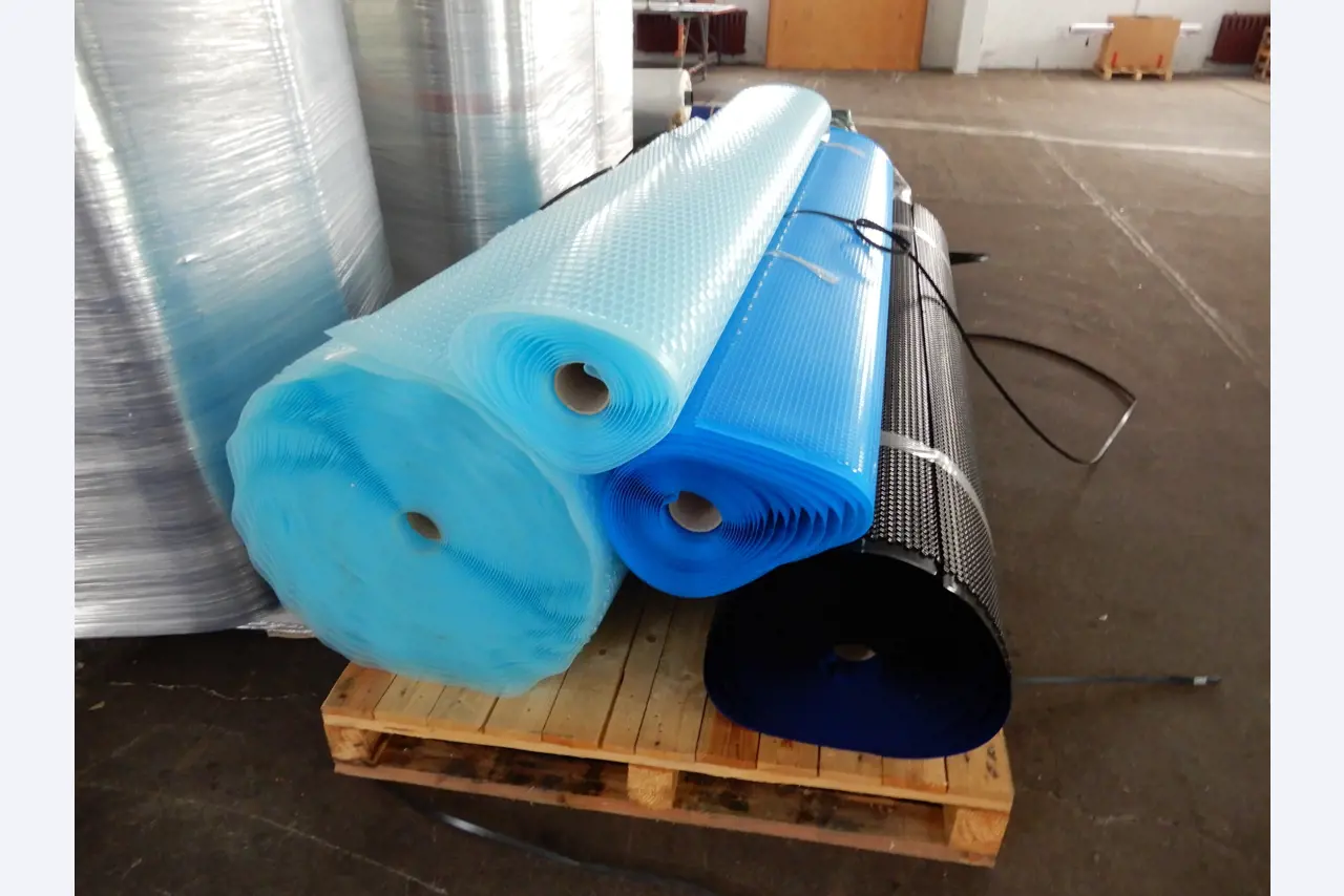 Máquinas para el tratamiento de textiles y lonas-1