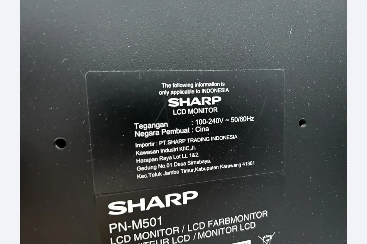 gepflegte, hochwertige Medientechnik sowie Büroausstattung-2