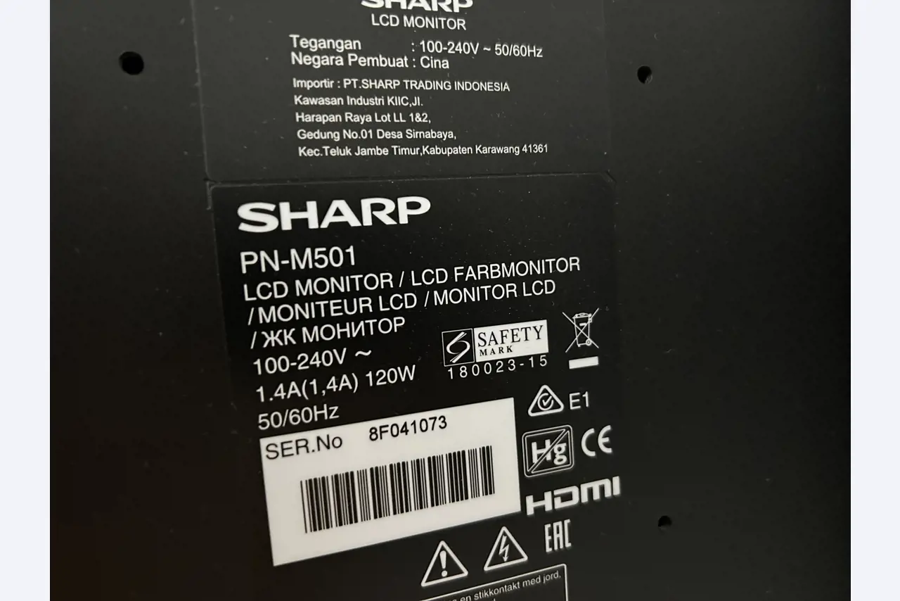 gepflegte, hochwertige Medientechnik sowie Büroausstattung-3